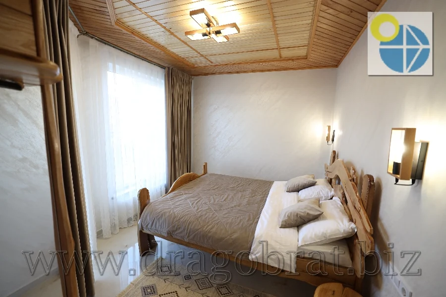 Лазещина.Котеджі Вікторія